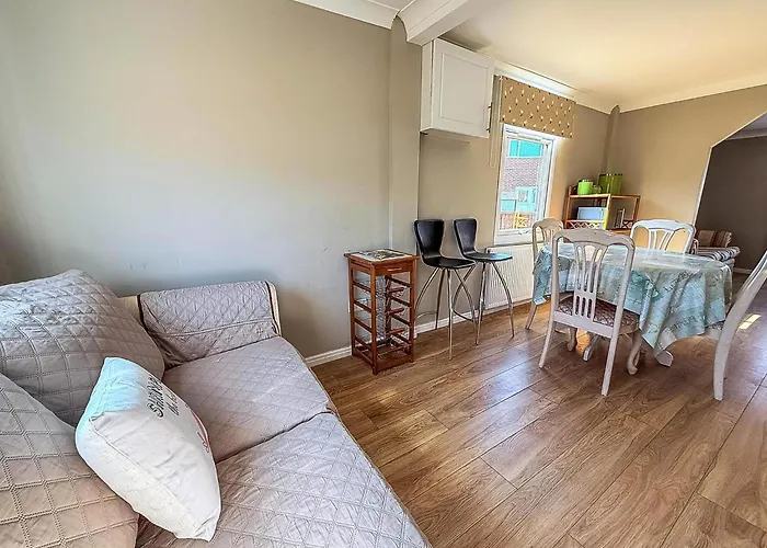 5 Berth Dog Friendly Lodge In Hunstanton By The Beach Ref 13015Rn